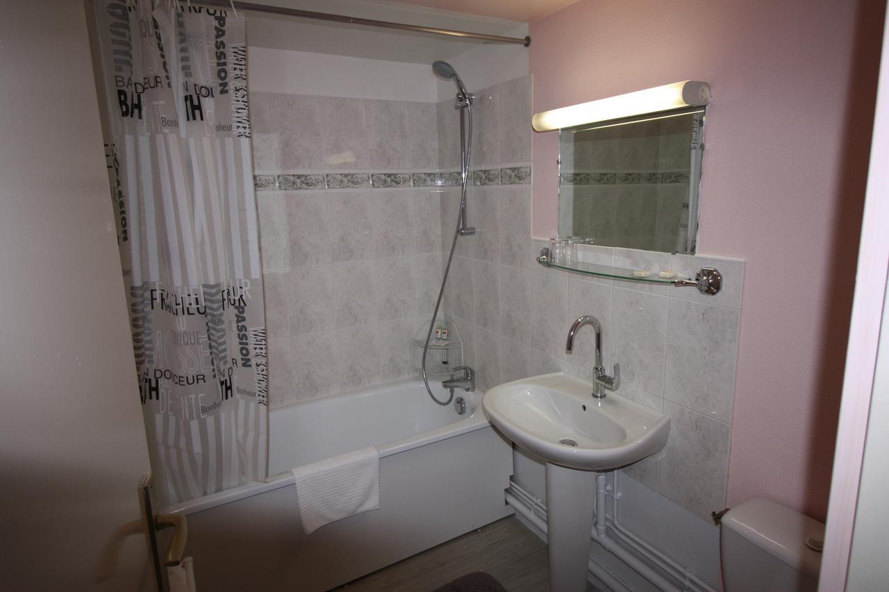 Hotel Les Deux Sapins Cailly-sur-Eure Luaran gambar