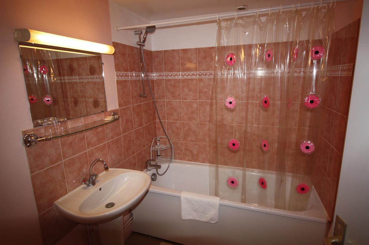 Hotel Les Deux Sapins Cailly-sur-Eure Luaran gambar